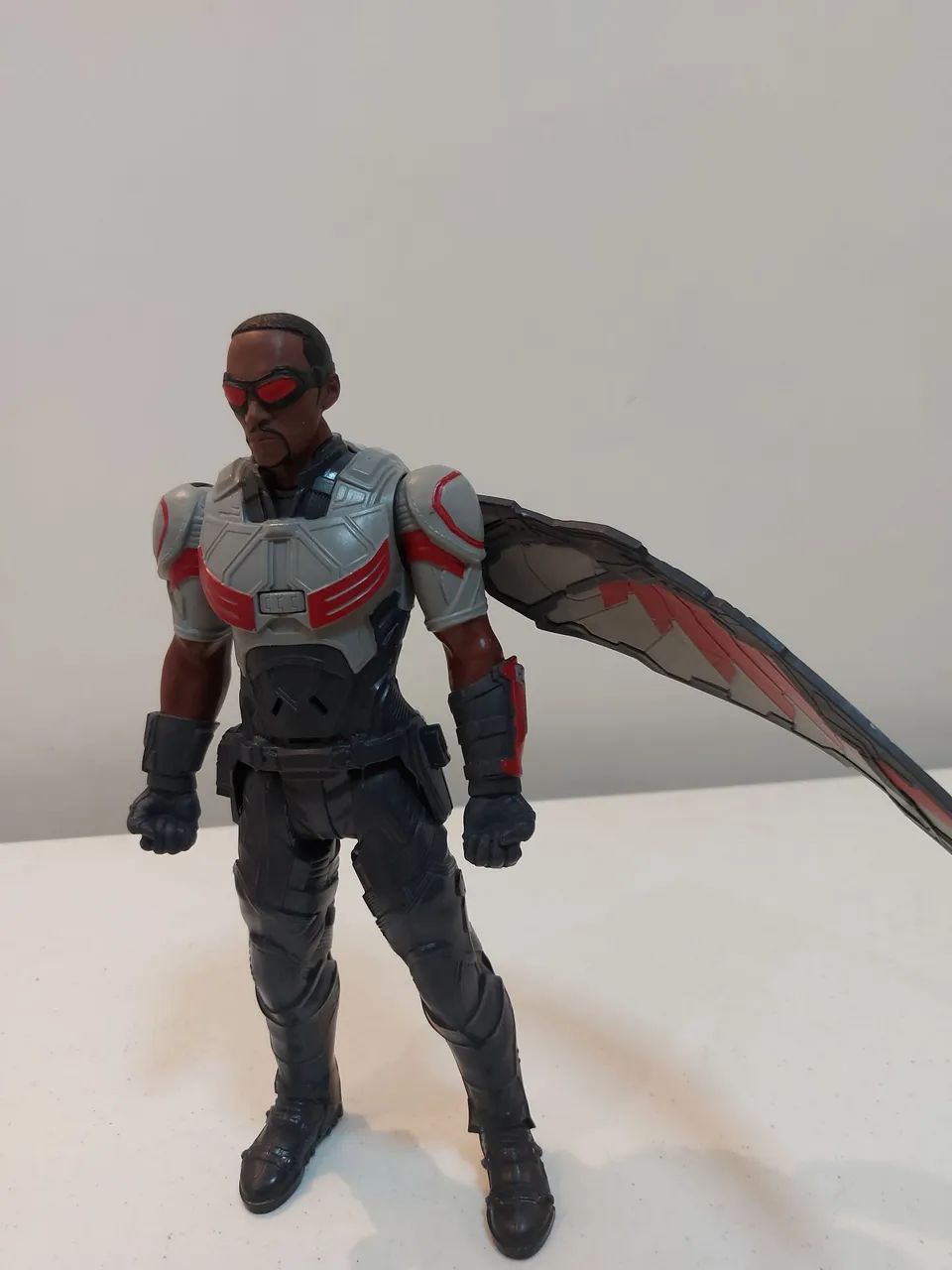 Boneco Falcão Negro eletrônico com falas funcionando em perfeito estado - Foto 3