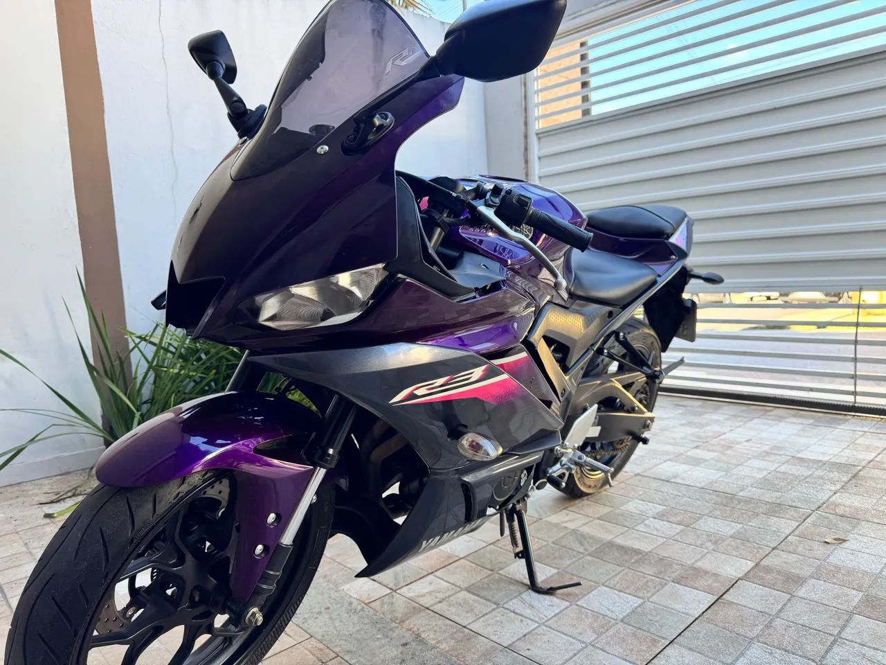 Yamaha R3 2024 roxa
