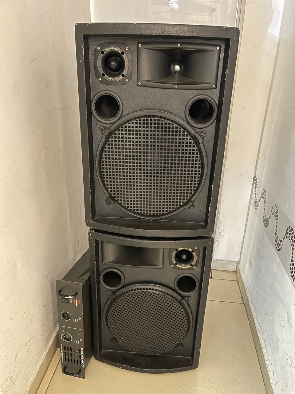 Kit 2 caixas de som 15 polegadas oversound + potência 2400 profissional para dj e eventos  - Foto 3