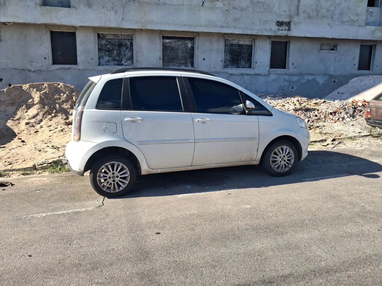 Fiat Idea Essence 1.6 Flex 16V 5P 2011 - Foto 2