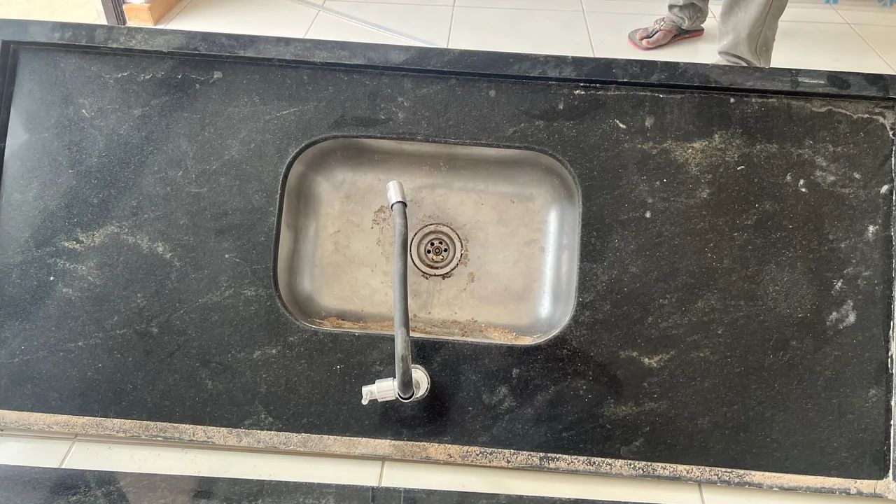 Pia de cozinha em granito preto 