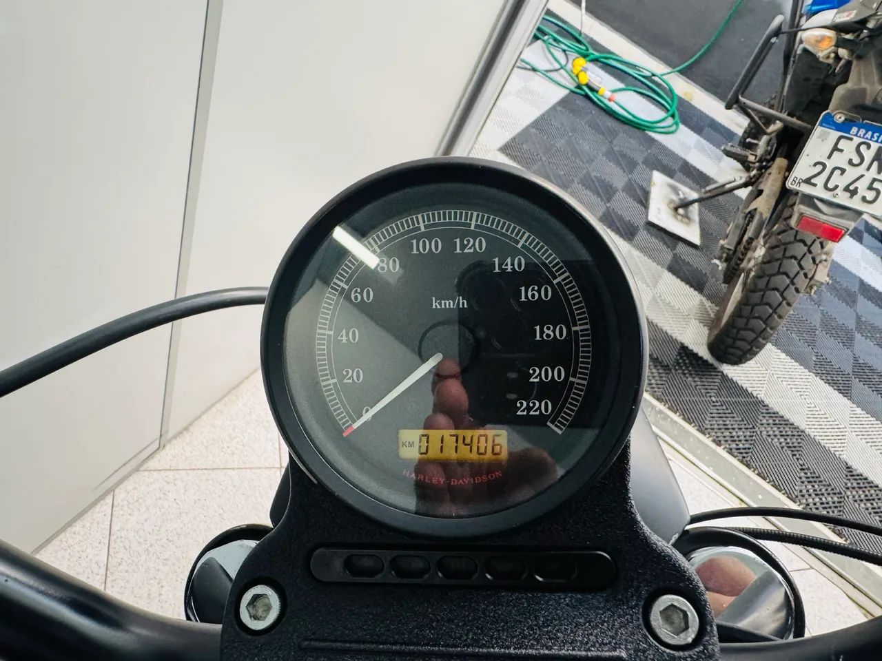 HARLEY DAVIDSON XL883 IRON  - Foto 5