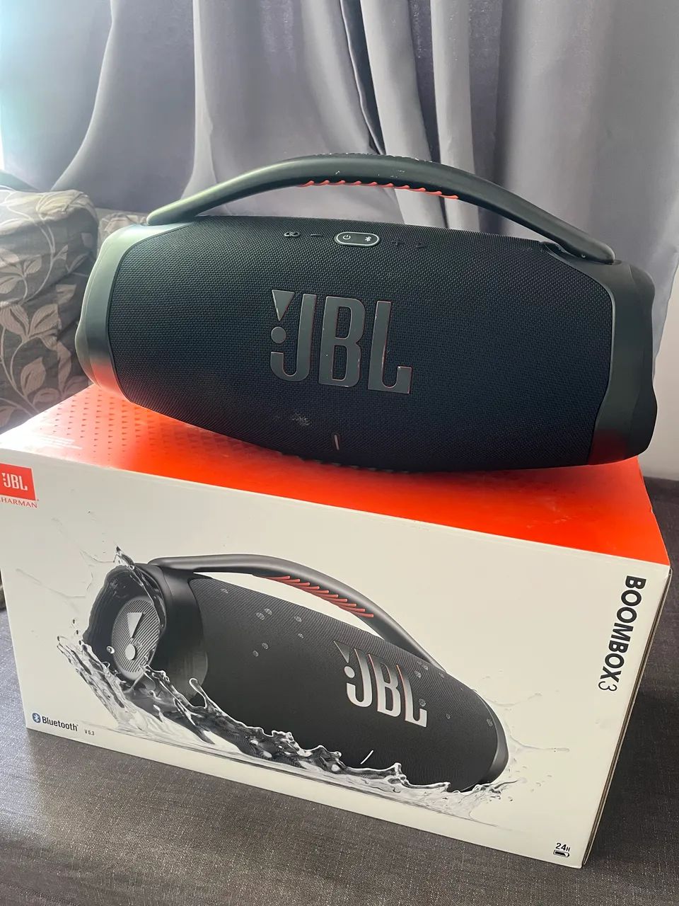 Caixa jbl semi nova pouco uso  - Foto 3
