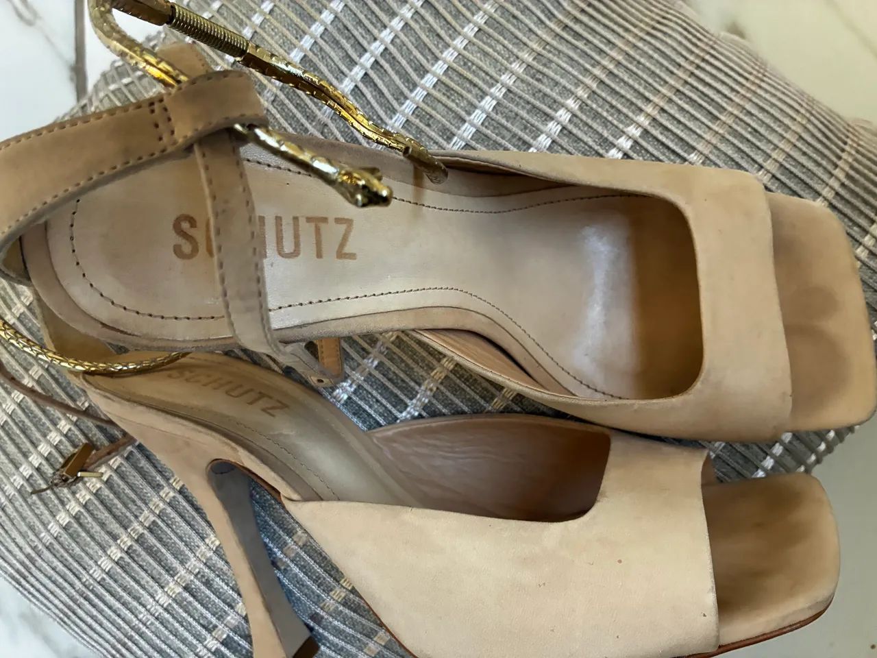 Sandália Schütz TAM 37 - Foto 5