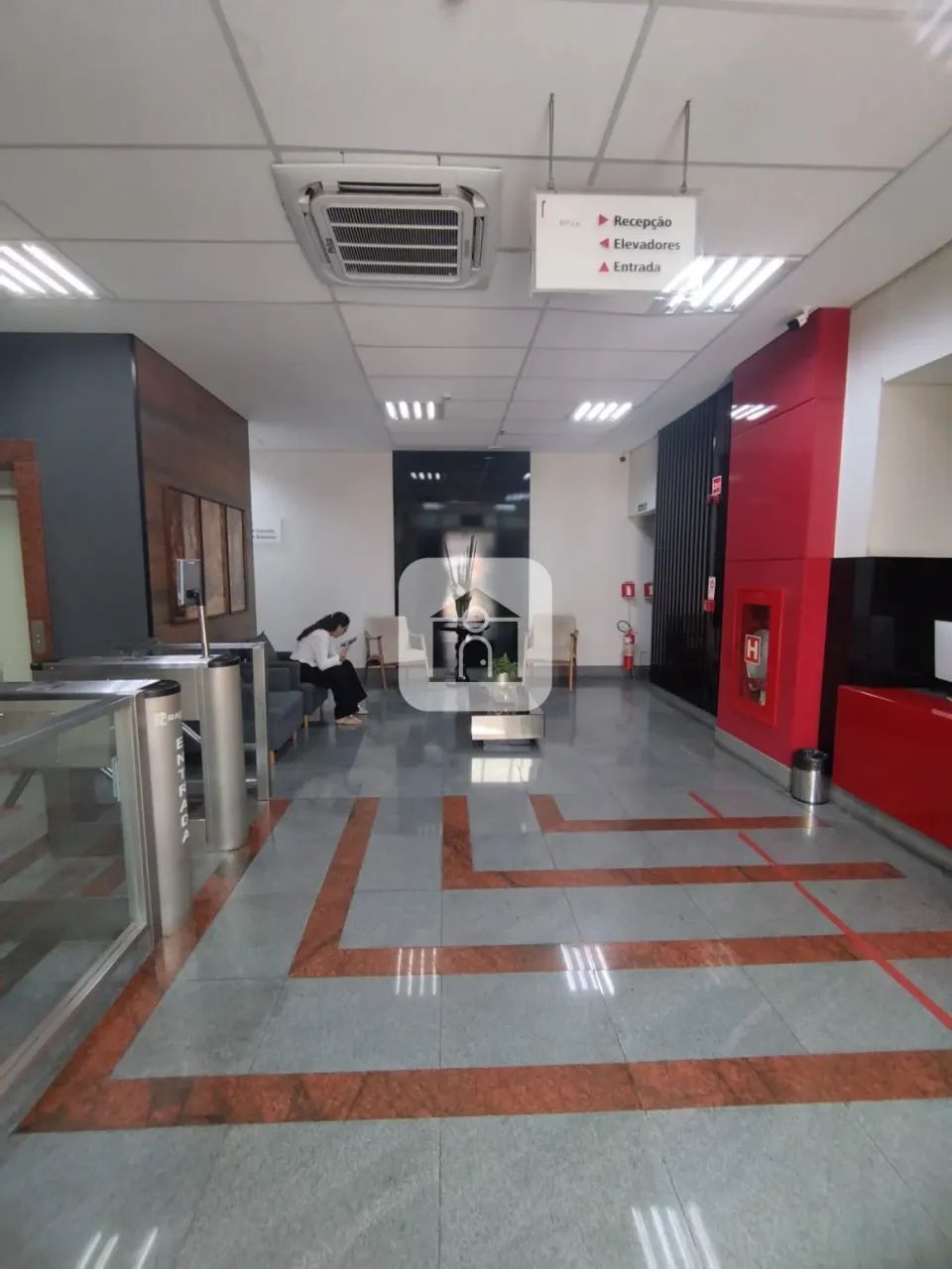 Sala comercial com 35m² para locação no bairro Brasil