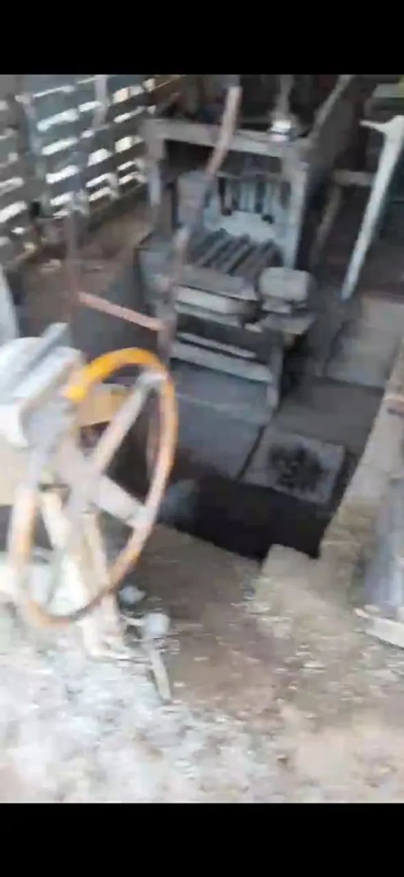 Máquina de fazer blocos de concreto, incluso betoneira, placas - Foto 6