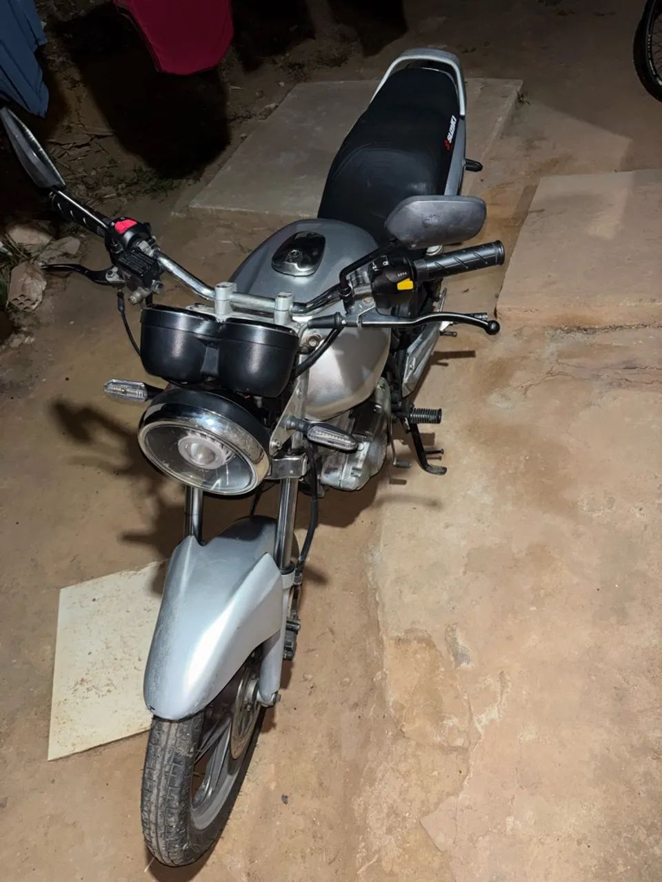 SUZUKI EN 125 YES 2009 ? PRATA