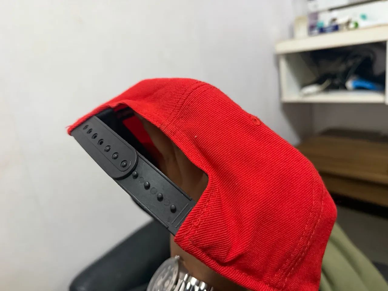 Boné Nike Aba Reta Vermelho e Preto - Snapback - Foto 3