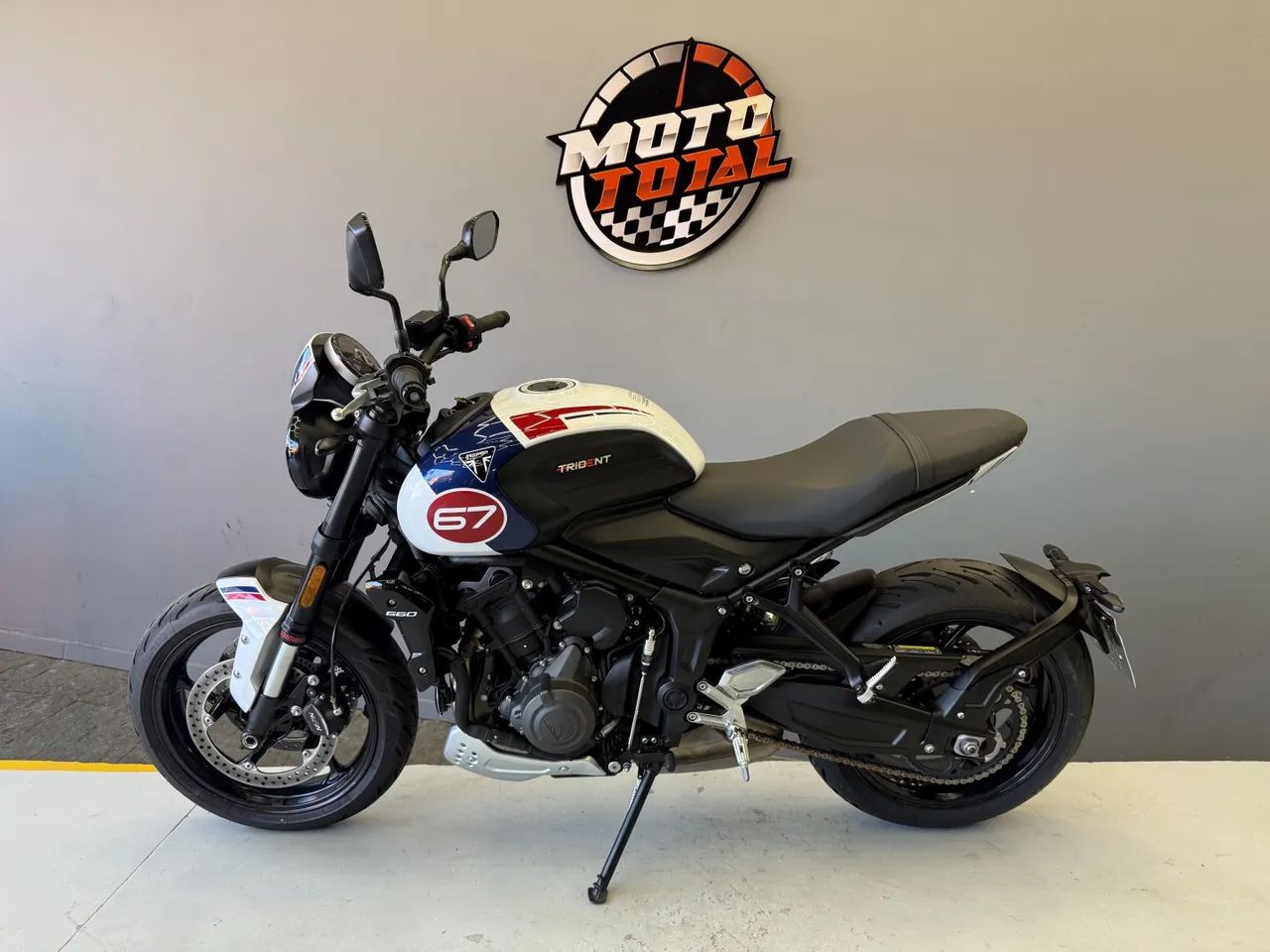 Triumph Trident 660 triple tribute 2025 - Foto 2