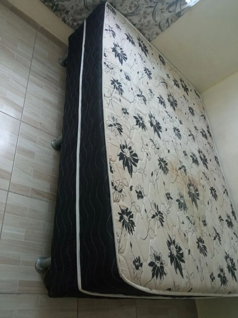Cama box de casal. 