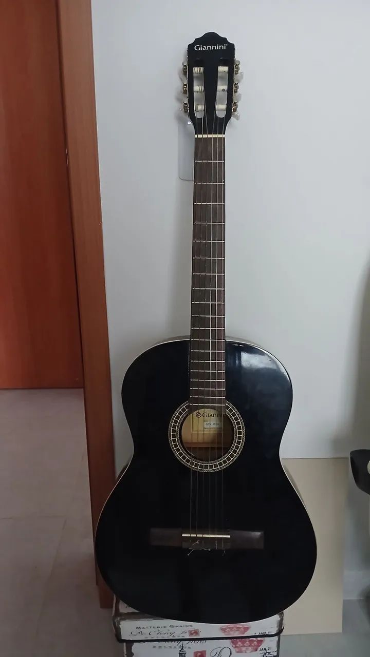 Violão giannini