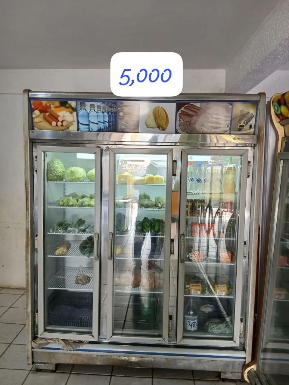 Vendo; refrigerador e prateleiras grandes.  - Foto 2