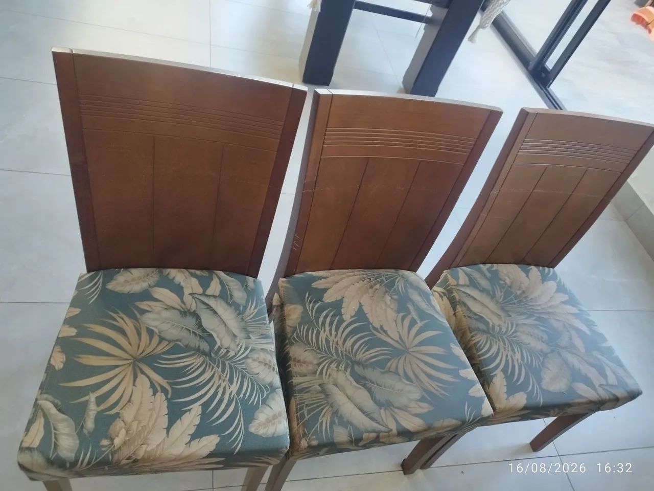 Linda mesa de jantar com seis cadeiras - Foto 5