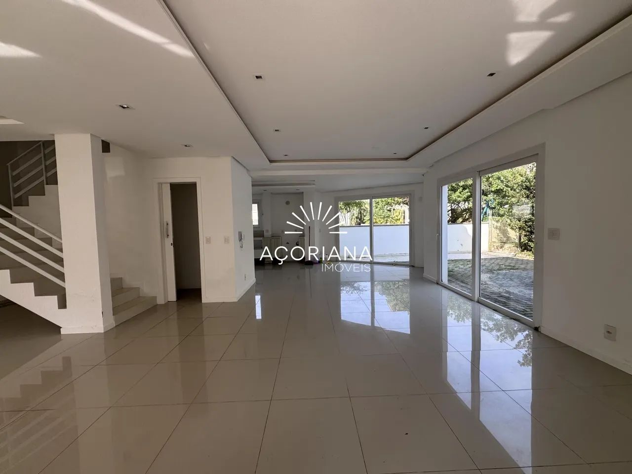 Casa em condomínio fechado com 4 suítes e acesso exclusivo à Lagoa - Foto 2
