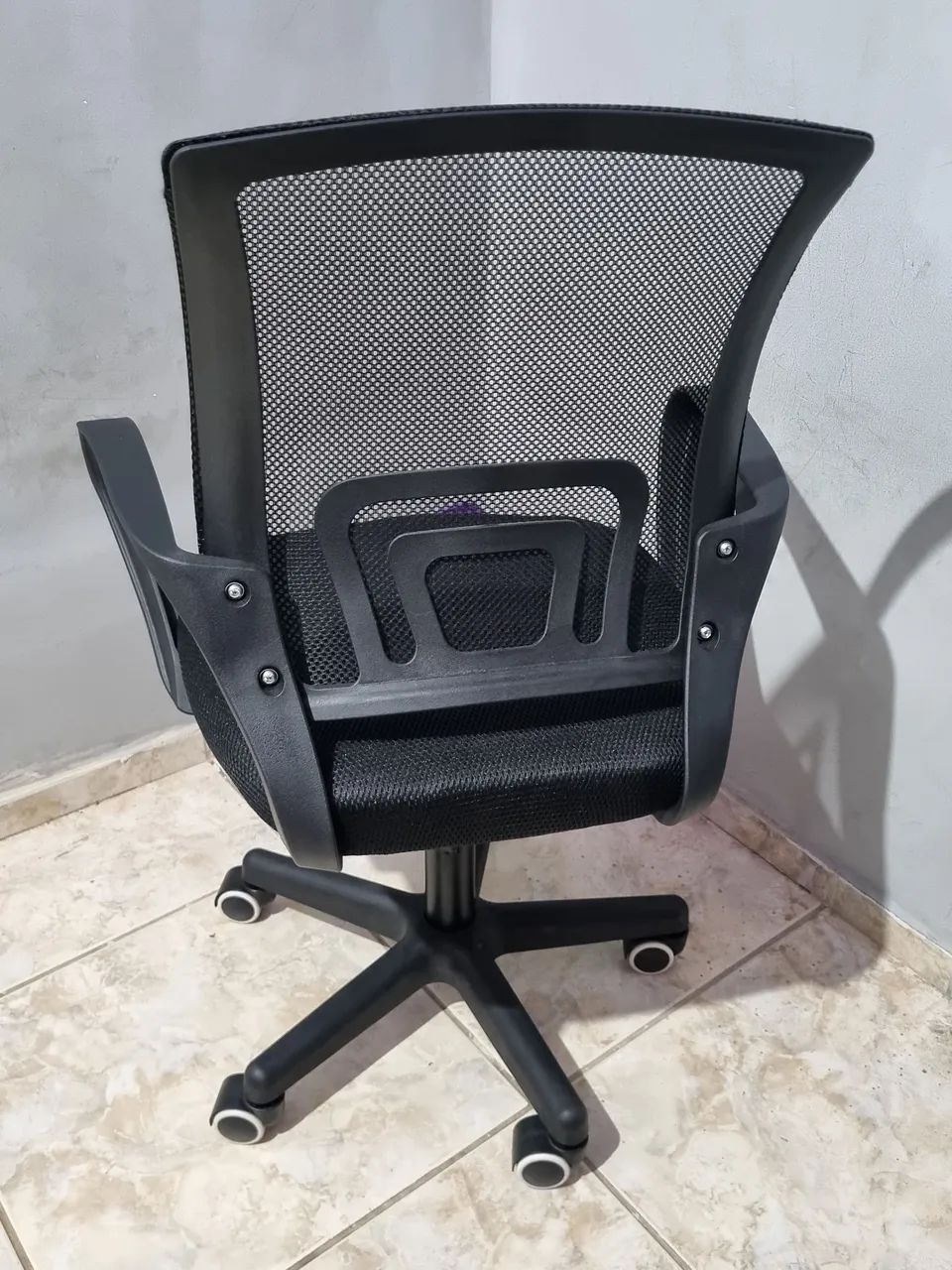 Cadeira de escritório nova - Foto 3