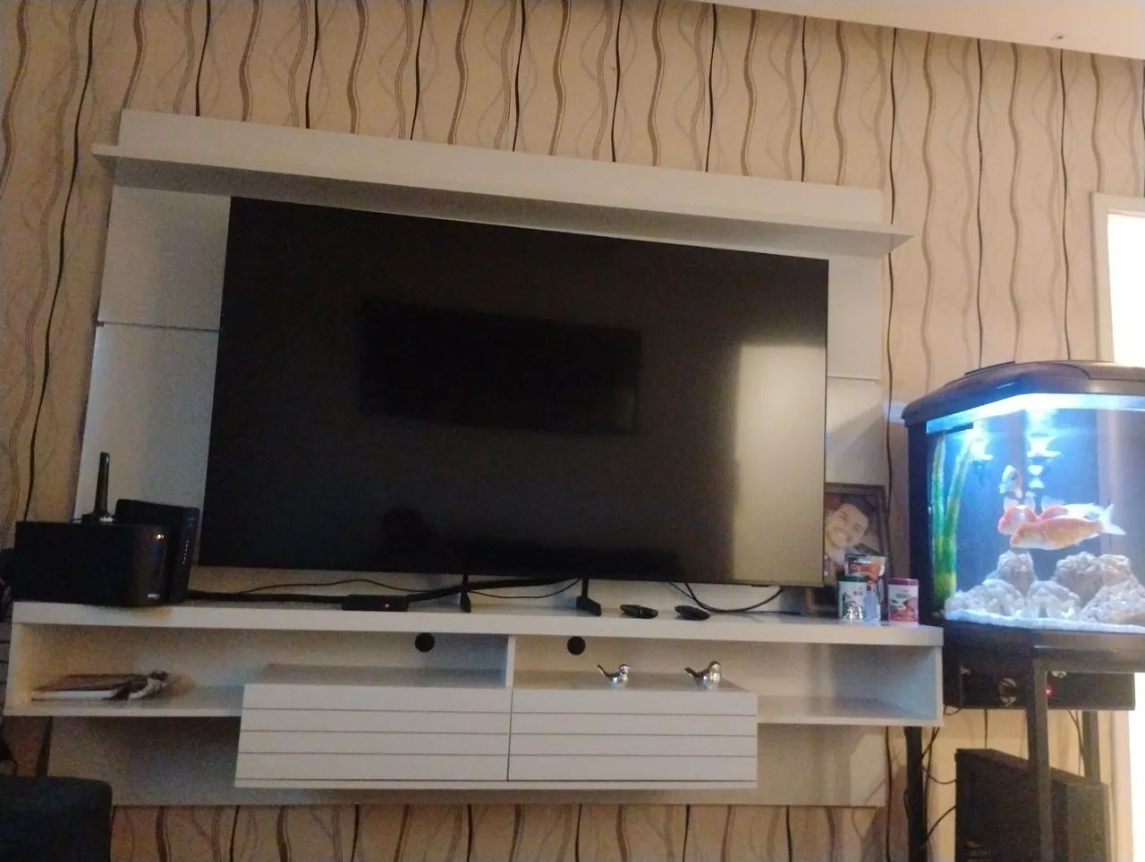 Painel para Sala Excelente -   Suporta TV até 80 polegadas 