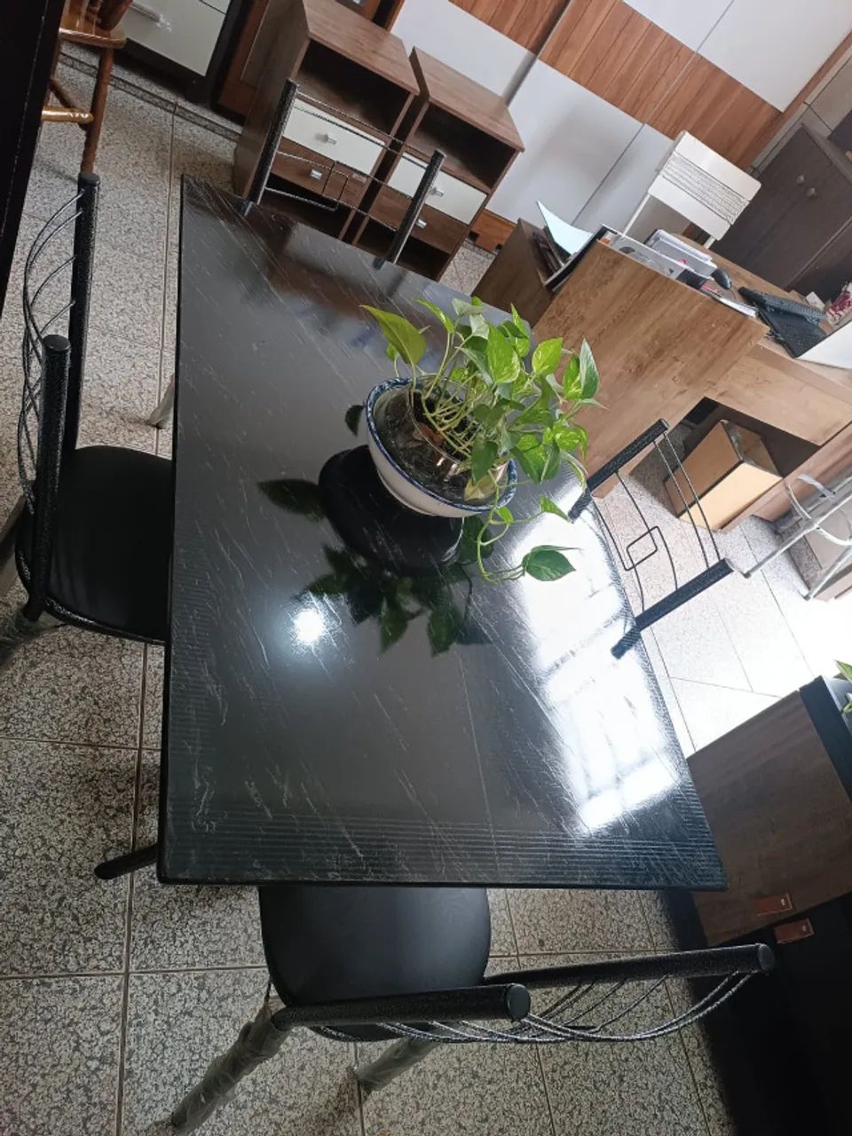 Mesa de Cozinha Marmorizada com 4 Cadeiras Nova, Entrego  - Foto 5
