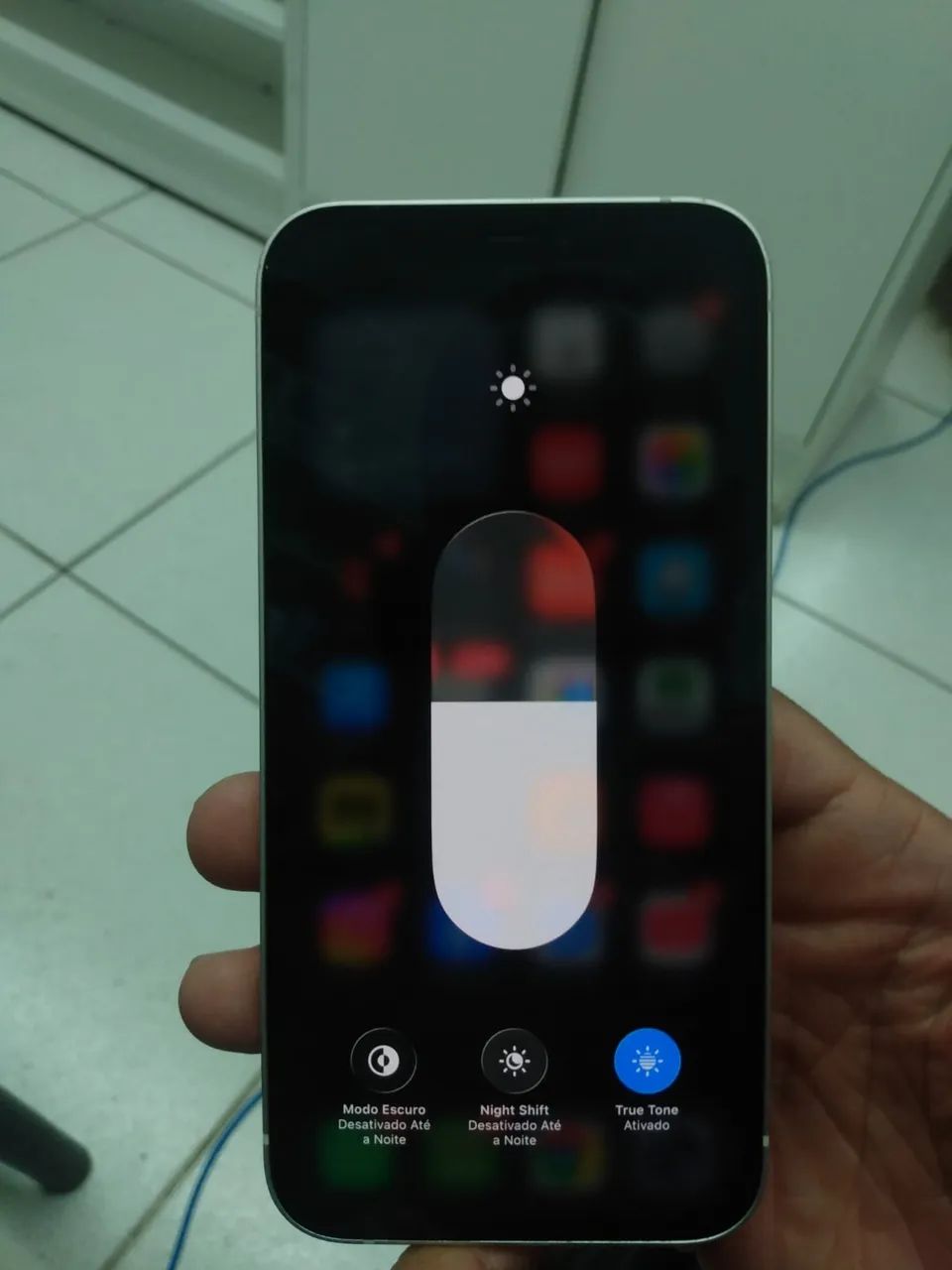 Vendo ou Troco iPhone 12 64gb Branco - Foto 2