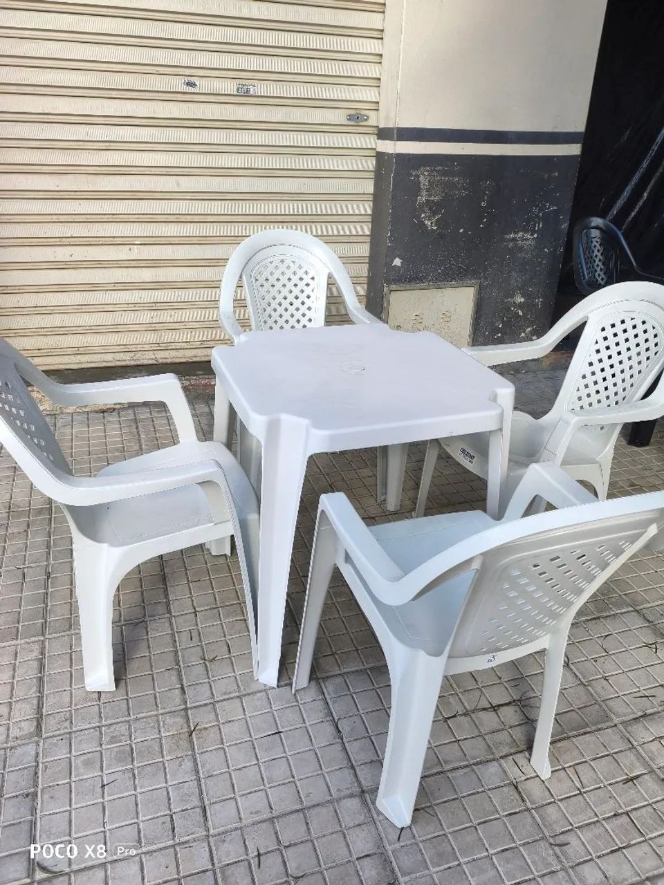 Conjunto 4 Cadeiras e 1 Mesas novos modelos poltrona. - Foto 2