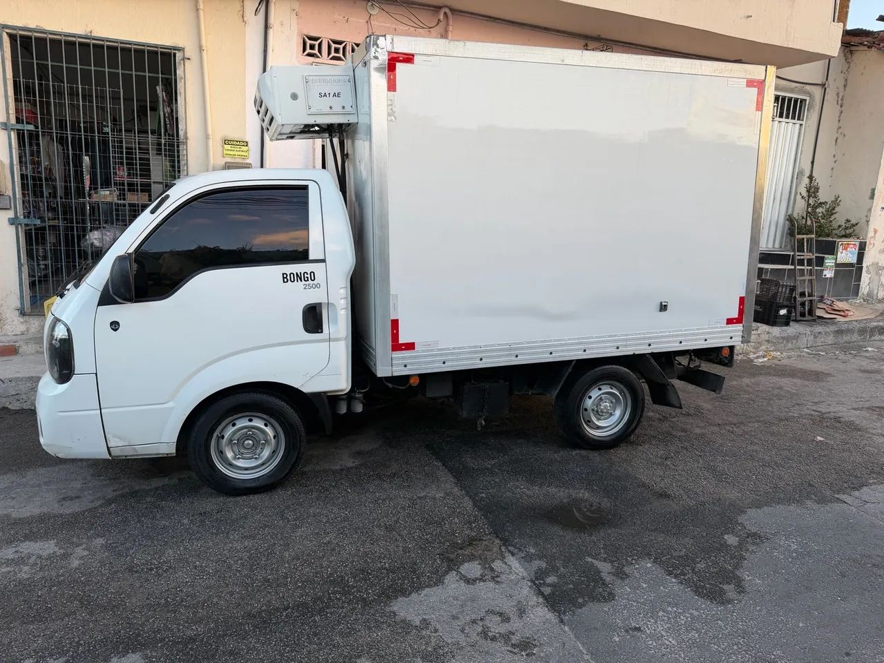 Kia bongo com baú térmico  - Foto 4