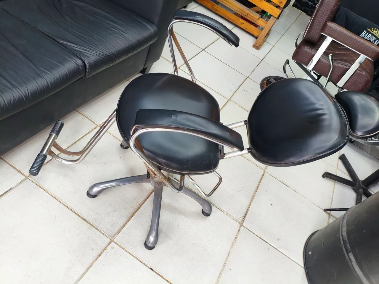 Vendo móveis de barbearia e cadeiras  - Foto 4