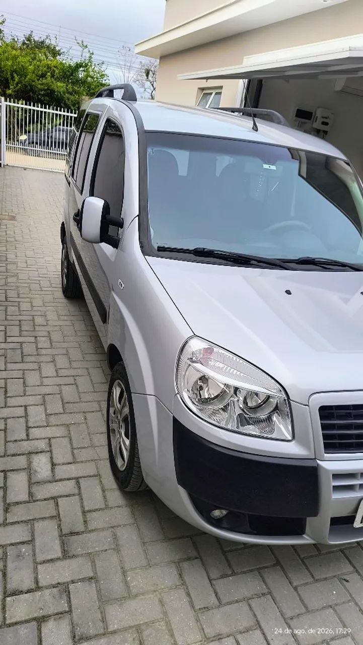 Fiat Doblo Essence 1.8 Flex 16V 5P 2017 - Foto 2