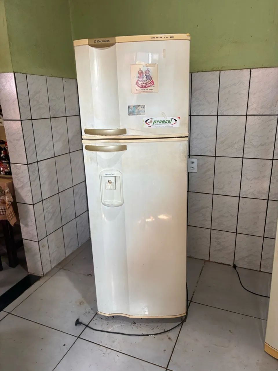 Duas geladeiras eletrolux