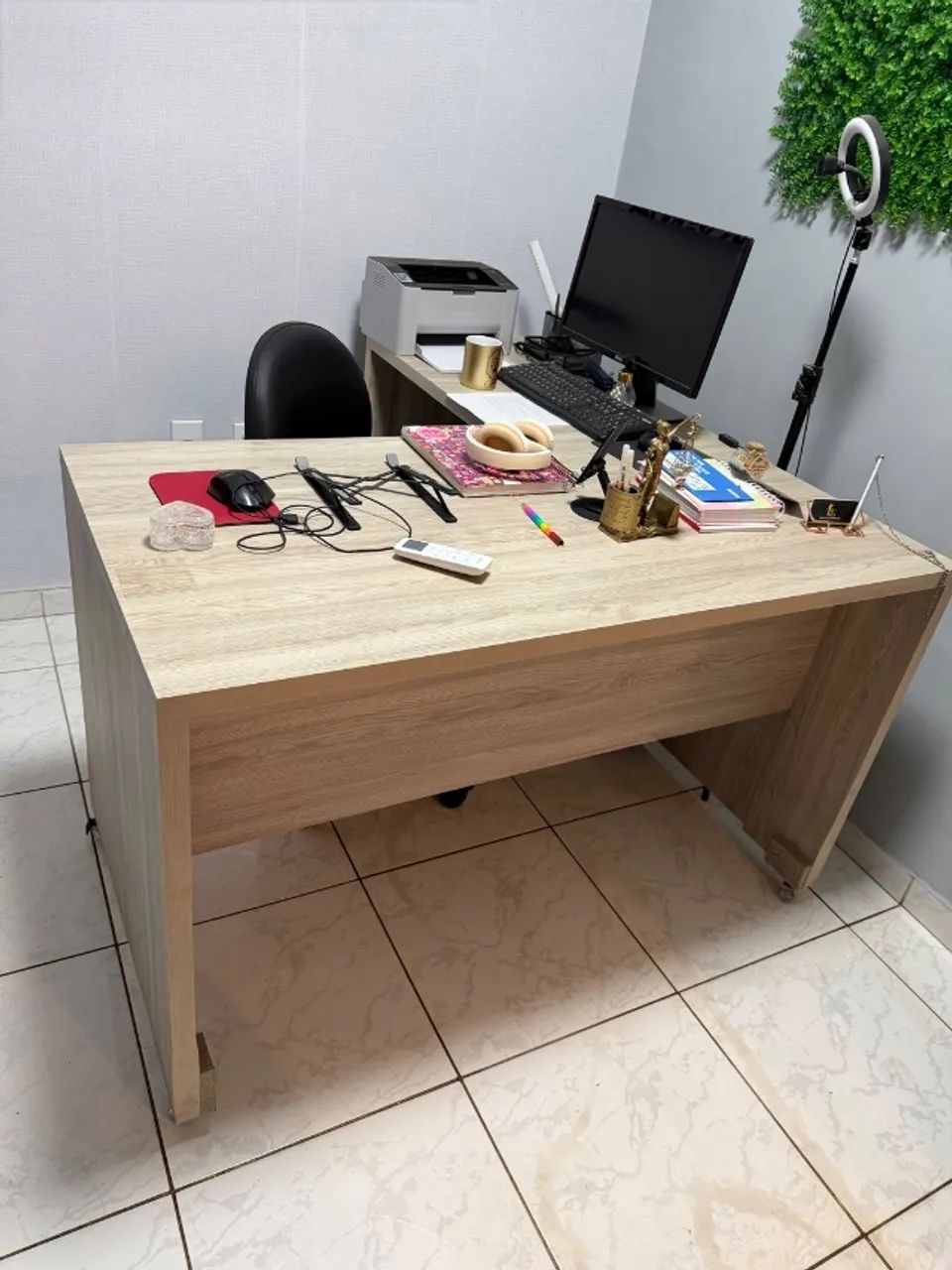 DESK 405804936992532481