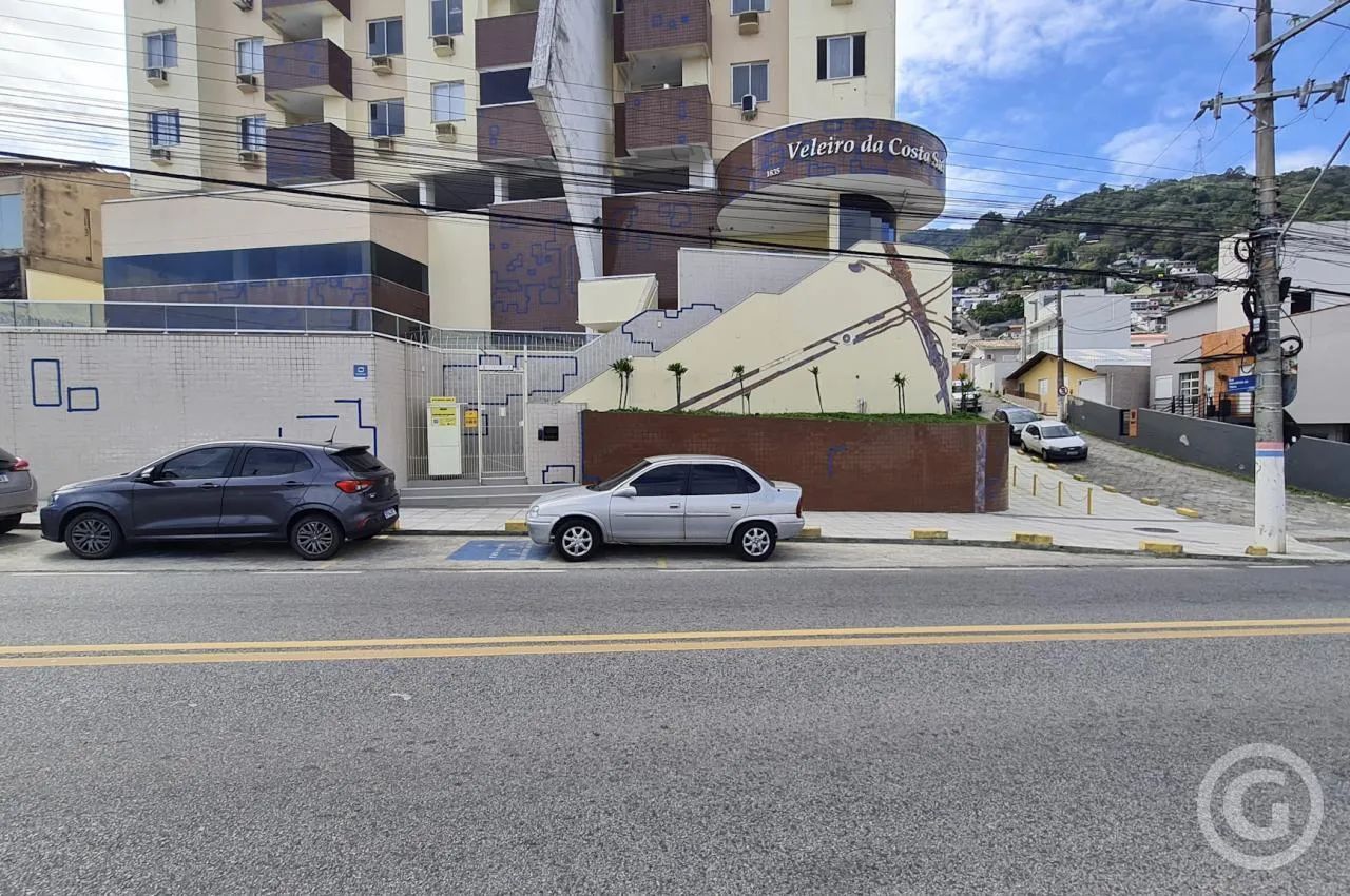 Apartamento semi mobiliado com sacada e churrasqueira na Costeira do Pirajubaé - Foto 2