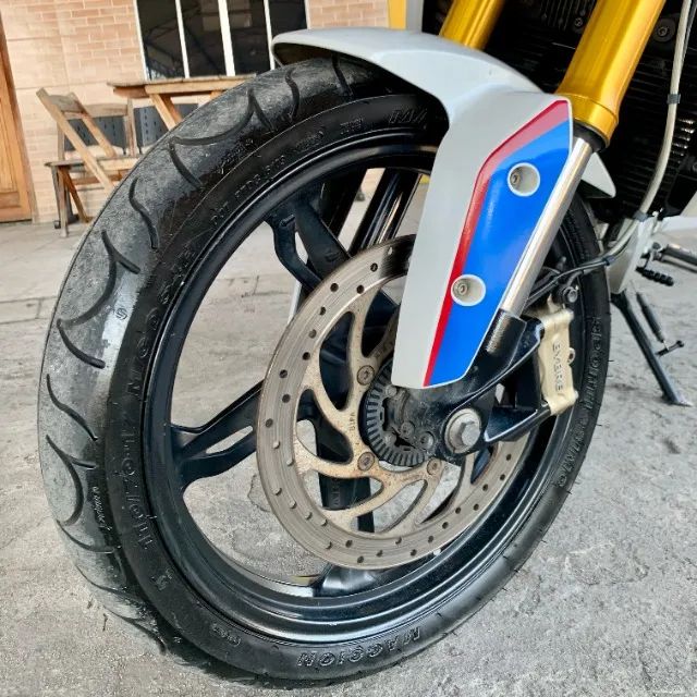 BMW - G310 R
