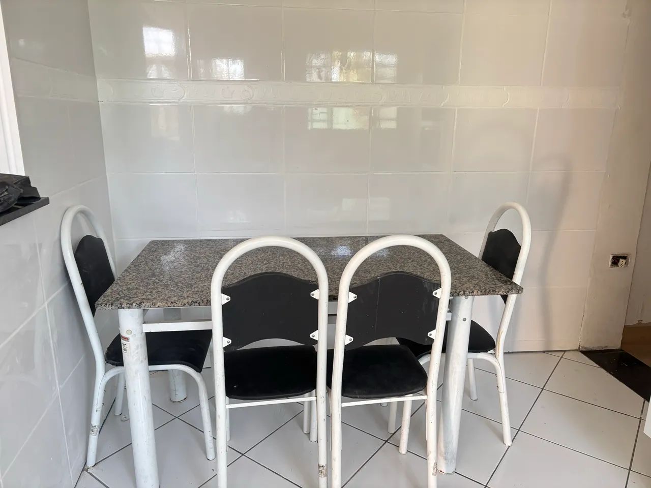 Mesa de Pedra e cadeiras  - Foto 3