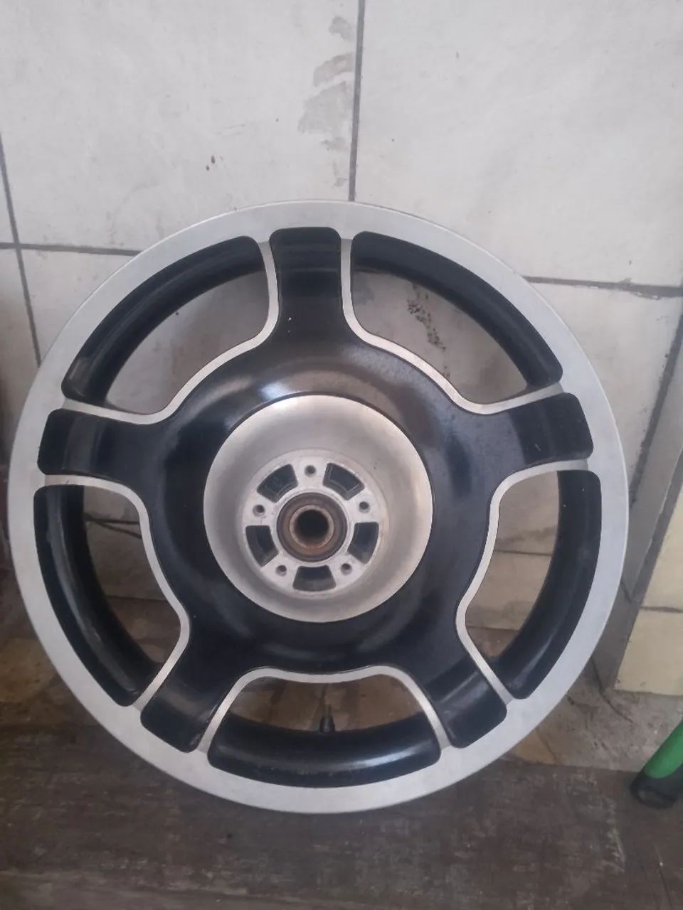 Roda de moto Harley stret glid 