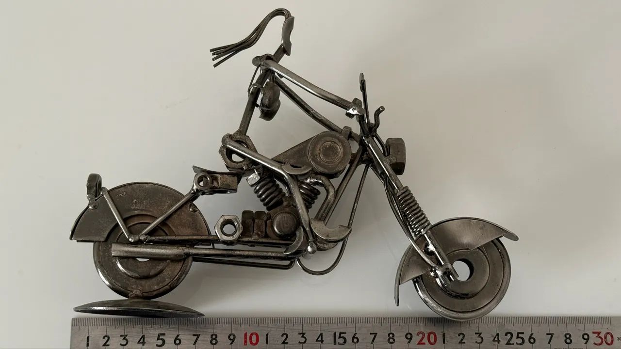 Motocicleta feita de ferro 