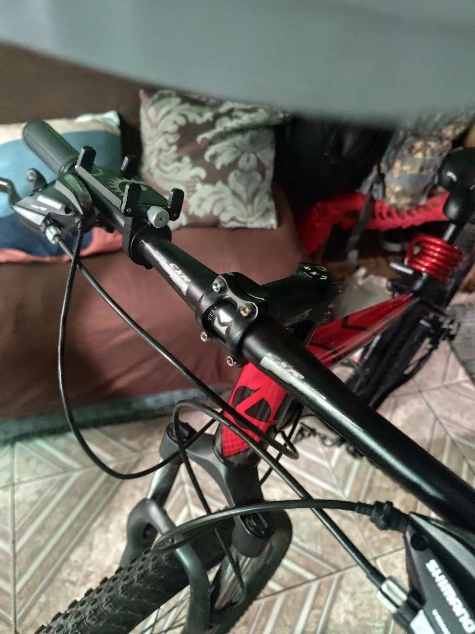 Bicicleta Rin 29 marca Lotus feio de disco e marcha Shimano tem pouco uso  - Foto 2