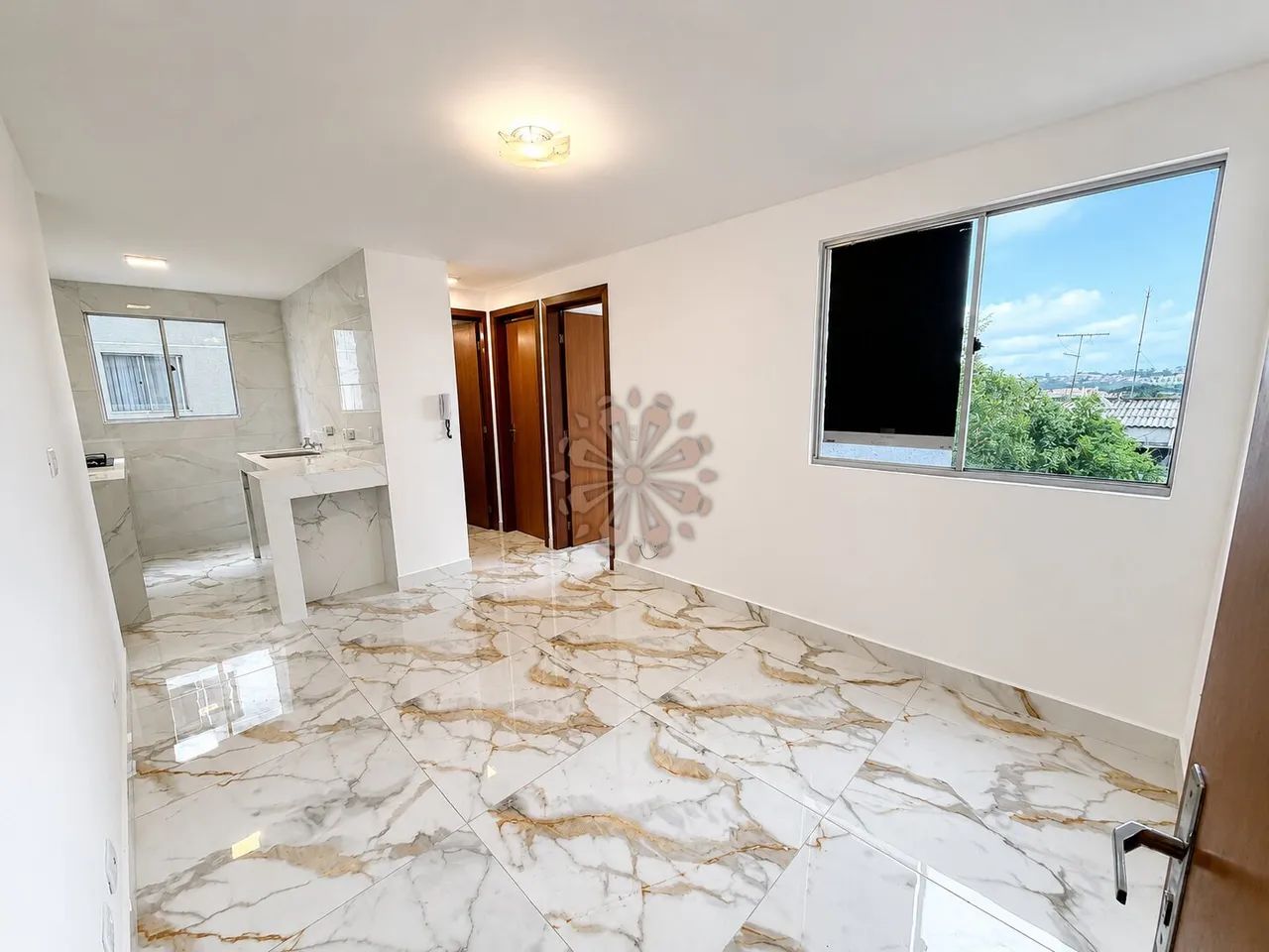 Apartamento Semi Mobiliado com 2 Quartos e Vaga Coberta