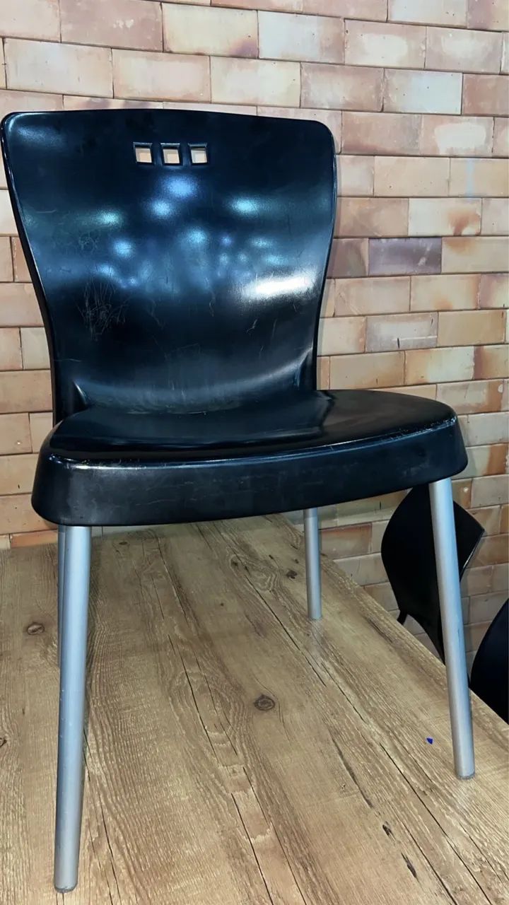 Vendo jogo de mesa e cadeira (marca Aramuni) - Foto 4