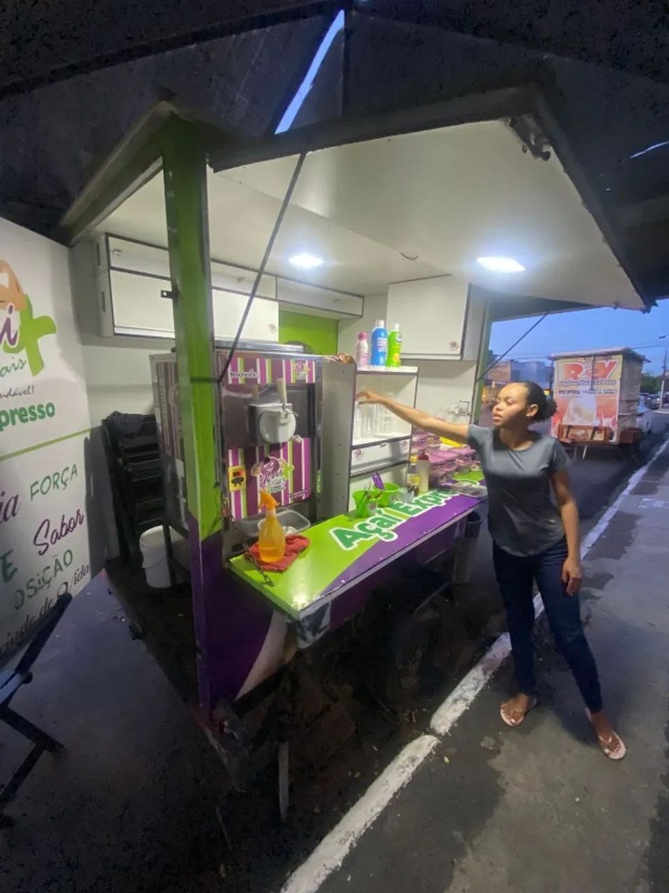 Trailer de Açaí com máquina e tudo. - Foto 4