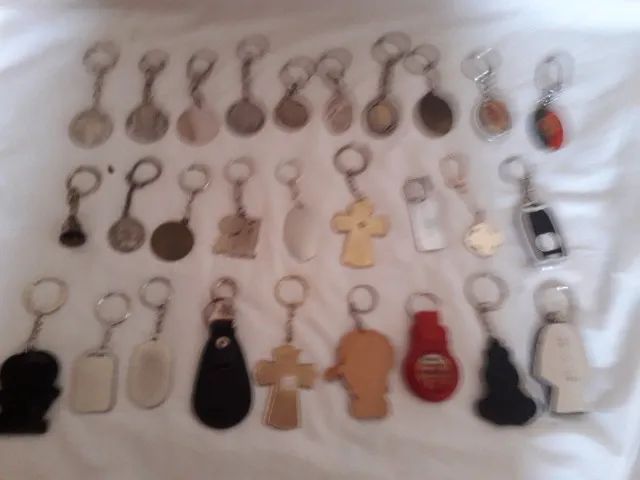 Religiosos Chaveiros Título  Lote Com 27 Peças - Foto 2