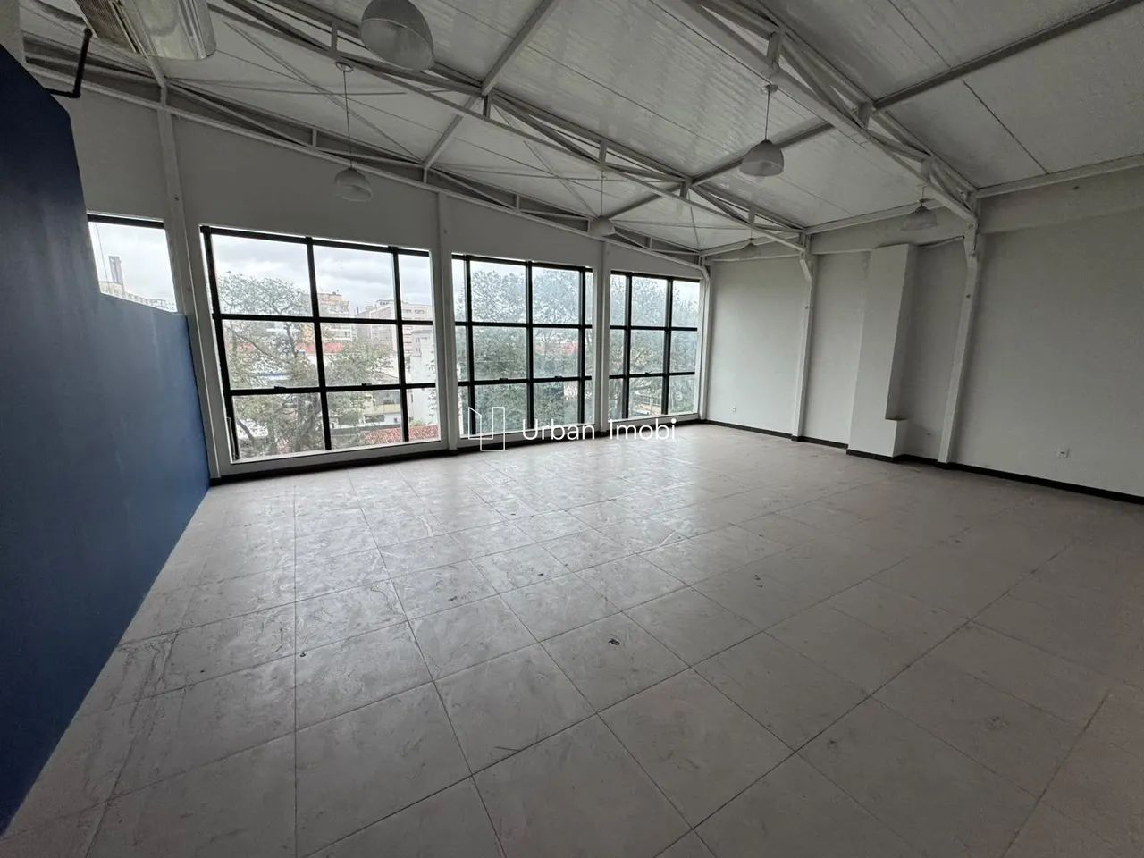 Sala Comercial Ampla na Vila Santa Cecília  200 m² VR