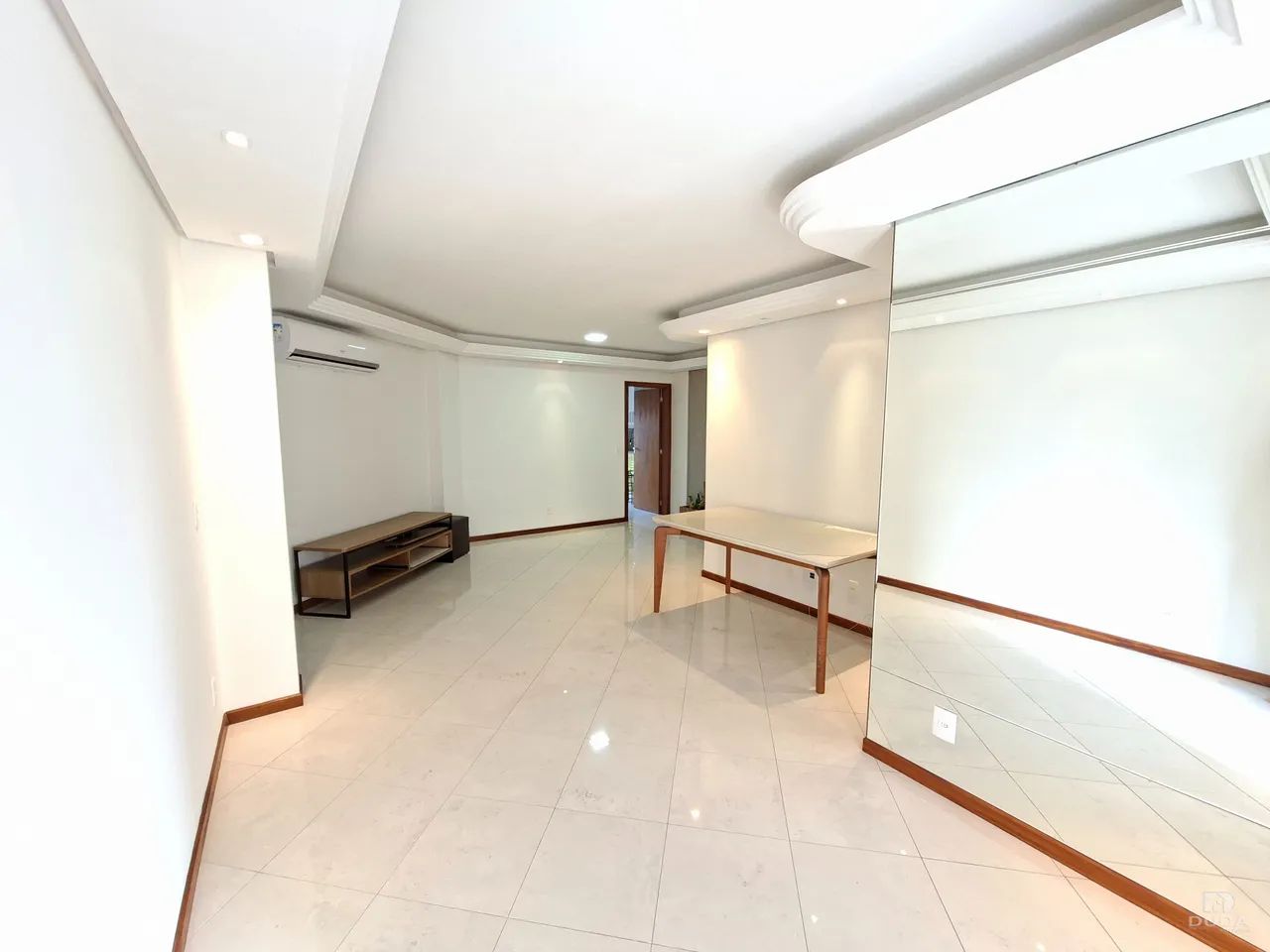 Apartamento de 4 quartos para alugar na Agronômica - Foto 2