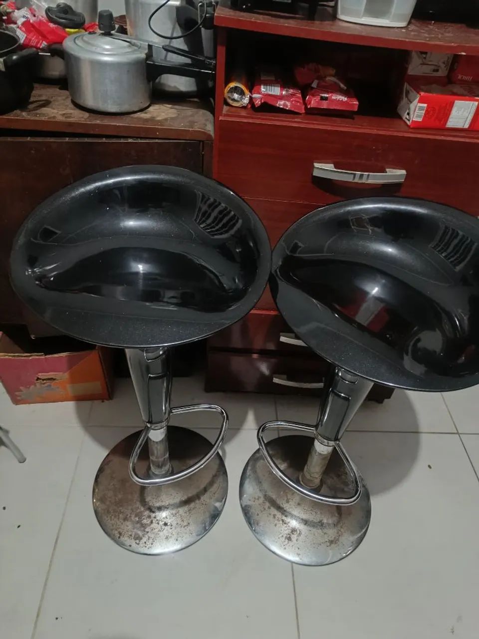 Kit com 2 Banquetas Giratórias Reguláveis - cor ; preta - Foto 2