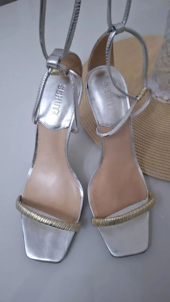 Vendo sandália Schutz original, salto fino - Foto 3