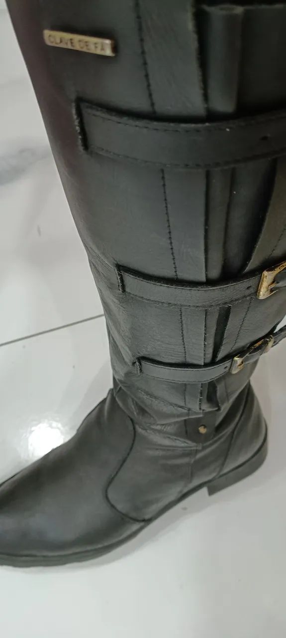 Bota em couro linda 37