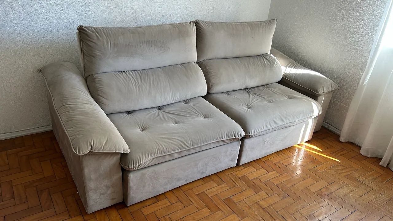 Sofá Retrátil e Reclinável 2 Lugares em Suede Bege - Muito Conservado