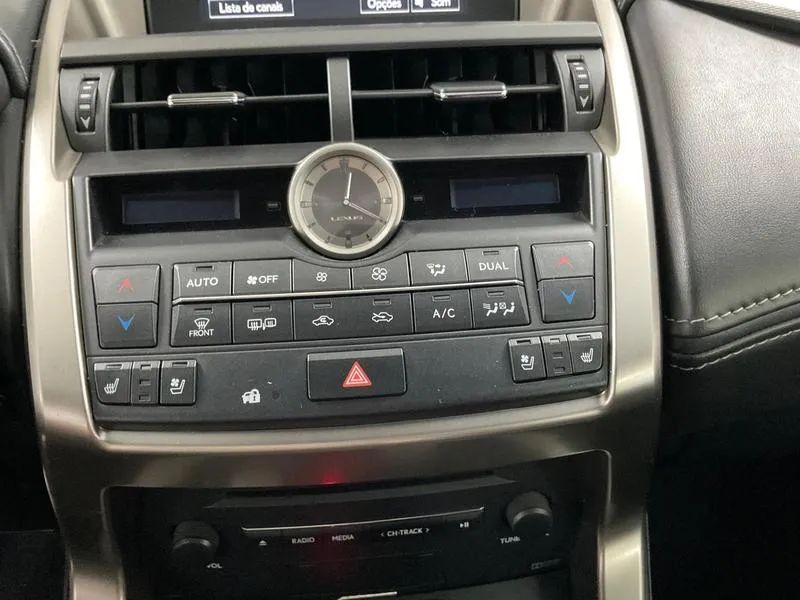 Lexus NX-200t F-sport 2.0 16V 238cv Aut., foto 12 de 19