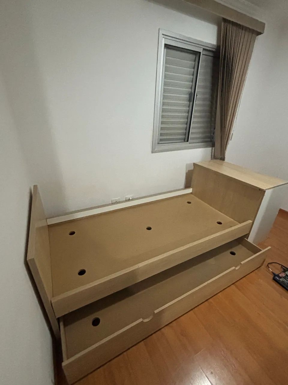 VENDO CAMA DE SOLTEIRO COM BICAMA E BAÚ