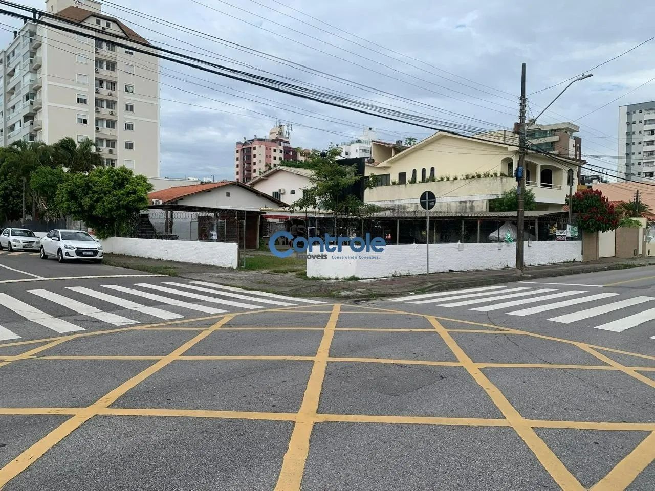 Lote de esquina com 539 m² no Bairro Estreito, Florianópolis/SC.
