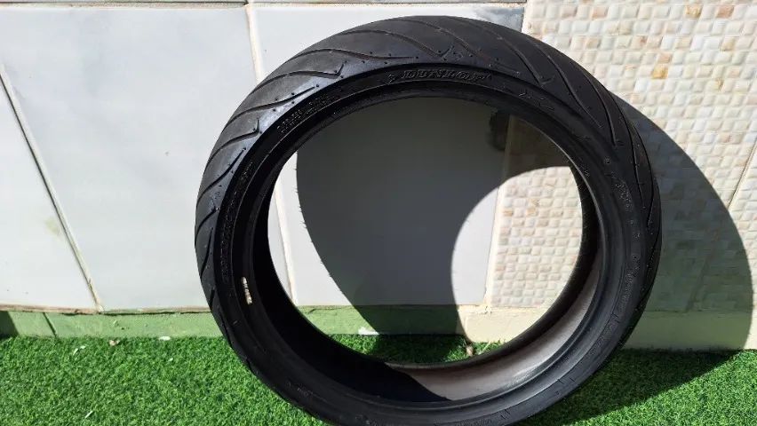 par de pneus original da Tracer 900 GT