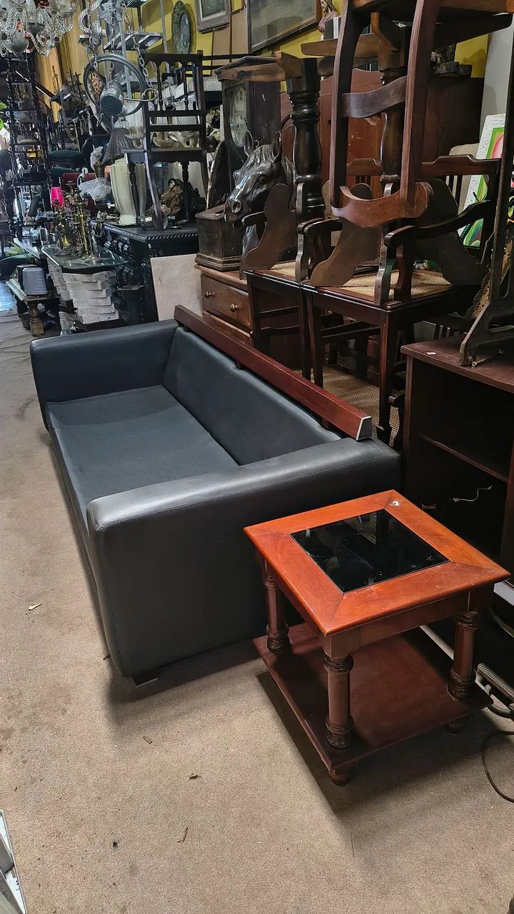 Sofa clássico 4 lugares em madeira e corvim. - Foto 4