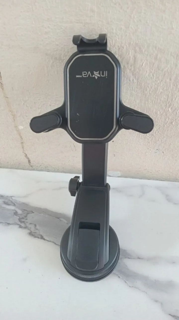 Suporte veicular para celular.